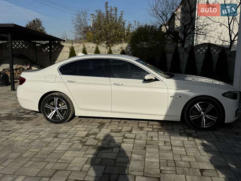 Седан BMW 5 Series 2015 в Дубно