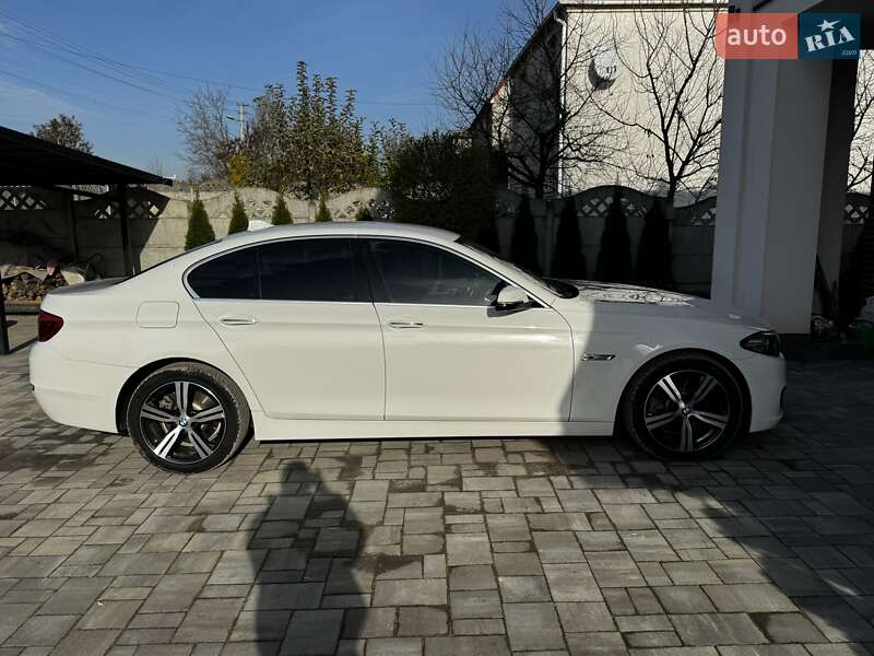 Седан BMW 5 Series 2015 в Дубно