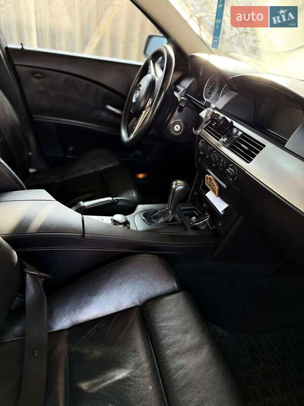 Седан BMW 5 Series 2004 в Коблеве