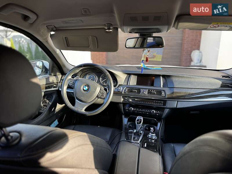 Седан BMW 5 Series 2015 в Дубно