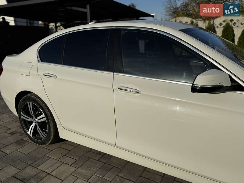Седан BMW 5 Series 2015 в Дубно