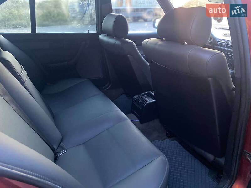 Седан BMW 5 Series 1994 в Виннице