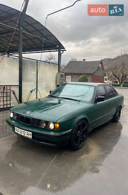 Седан BMW 5 Series 1990 в Лазещине