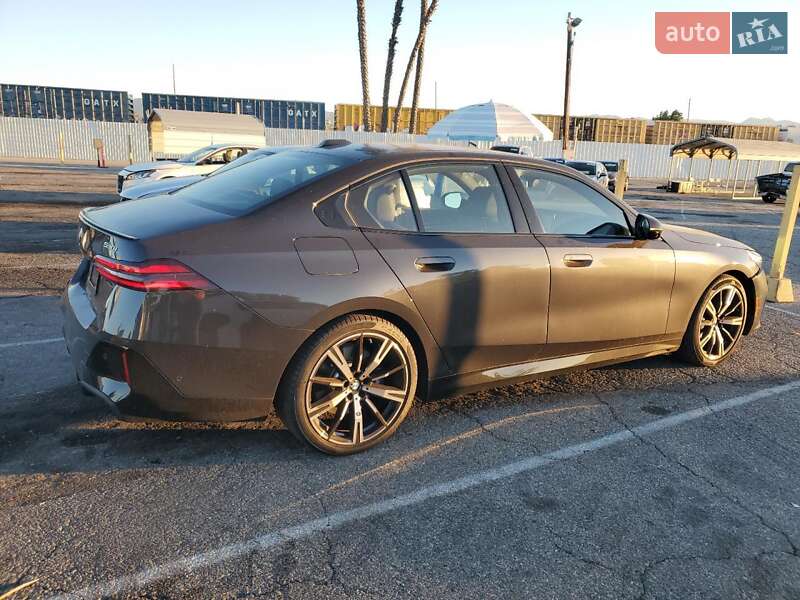 Седан BMW 5 Series 2024 в Львове