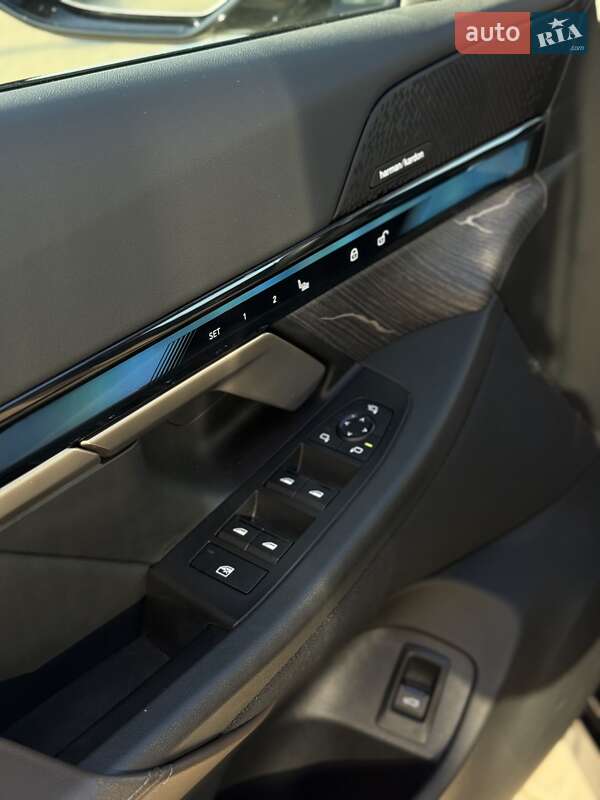 Седан BMW 5 Series 2024 в Львові