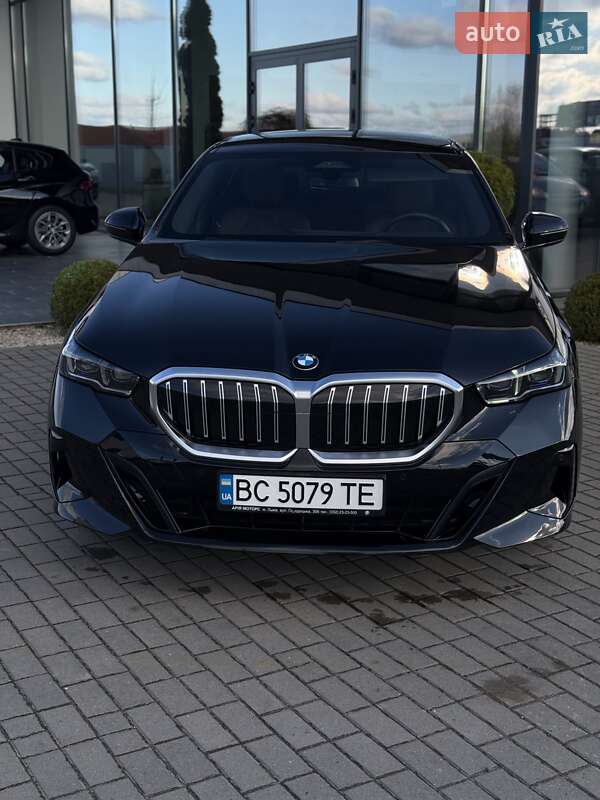 Седан BMW 5 Series 2024 в Львові
