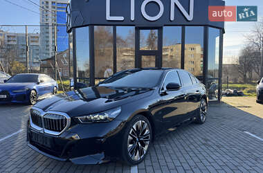 Седан BMW 5 Series 2024 в Львові