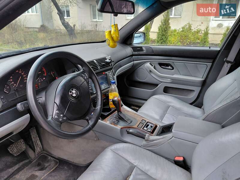 Седан BMW 5 Series 2000 в Волочиске