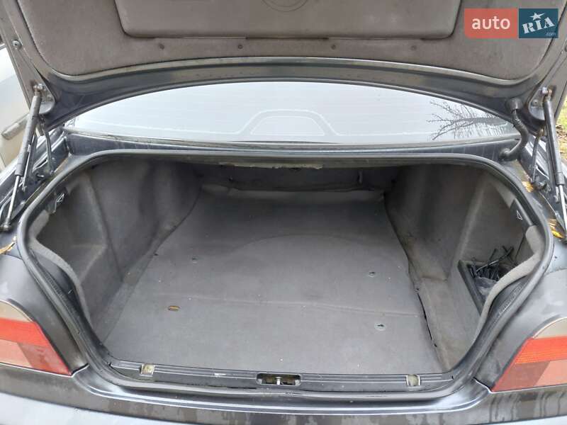 Седан BMW 5 Series 2000 в Волочиске