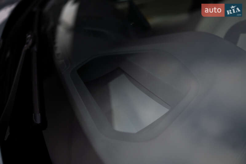 Седан BMW 5 Series 2018 в Львове