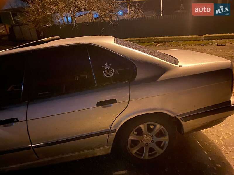 Седан BMW 5 Series 1990 в Городку