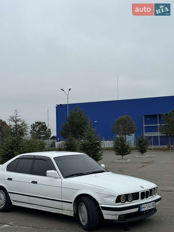 Седан BMW 5 Series 1991 в Одессе