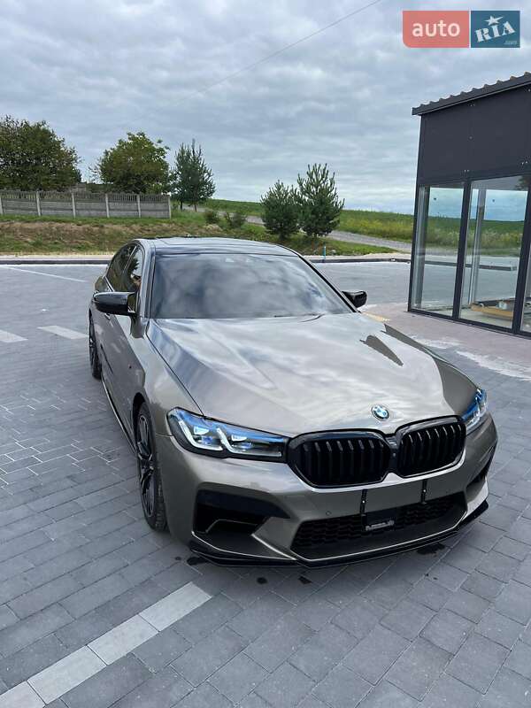 Седан BMW 5 Series 2017 в Львове