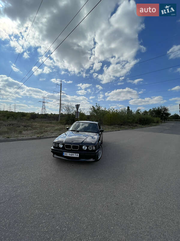 Седан BMW 5 Series 1994 в Кривом Роге