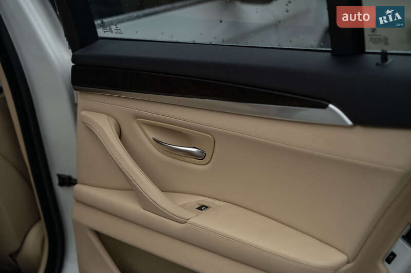 Седан BMW 5 Series 2014 в Черновцах