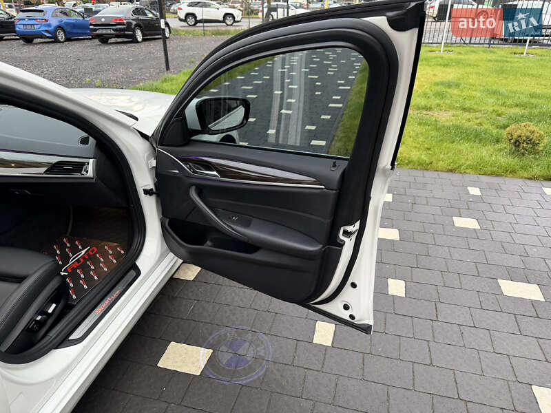 Седан BMW 5 Series 2017 в Ужгороді