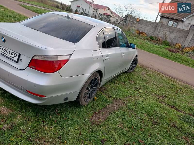 Седан BMW 5 Series 2004 в Визирці