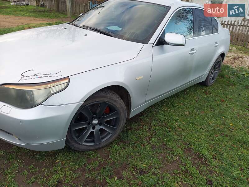 Седан BMW 5 Series 2004 в Визирці