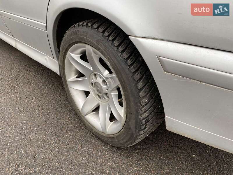 Седан BMW 5 Series 2000 в Рівному