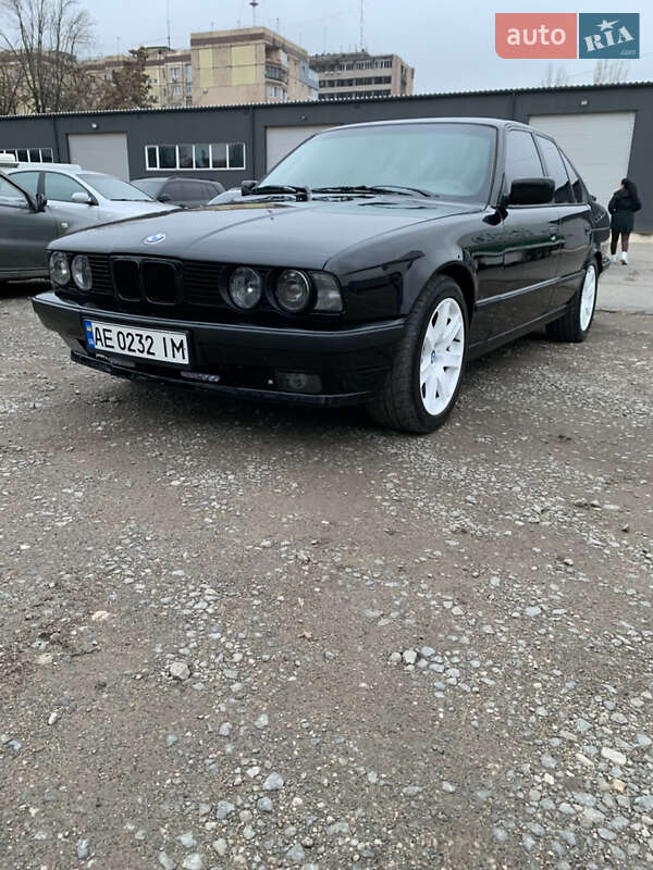 Седан BMW 5 Series 1992 в Кривом Роге