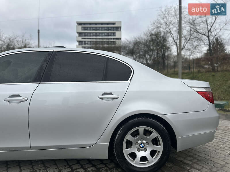 Седан BMW 5 Series 2004 в Львове