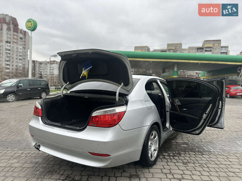 Седан BMW 5 Series 2004 в Львове