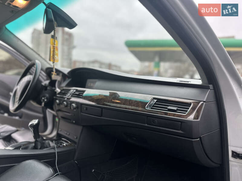 Седан BMW 5 Series 2004 в Львове