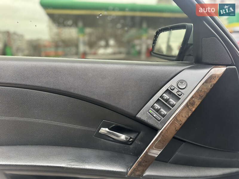 Седан BMW 5 Series 2004 в Львове