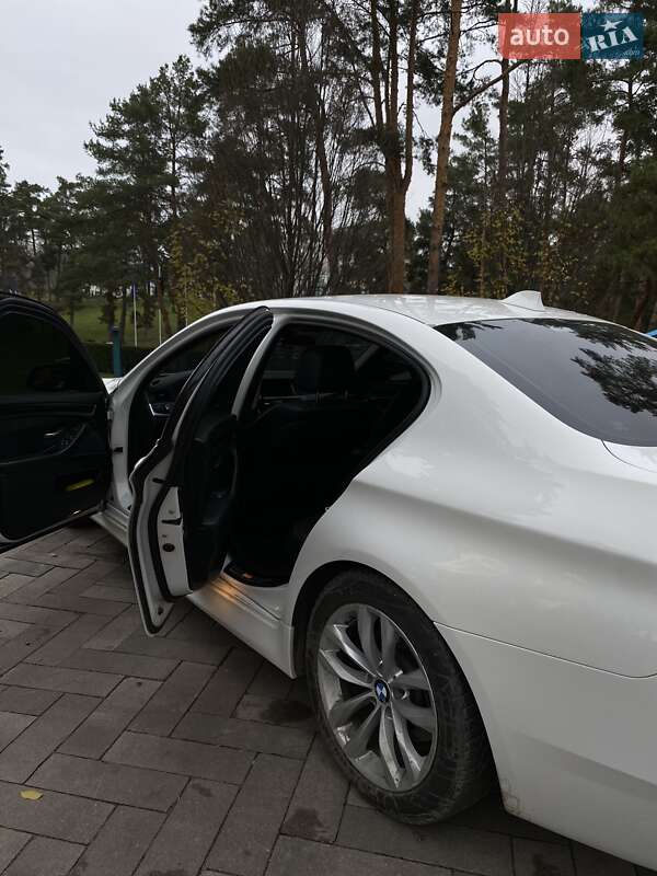 Седан BMW 5 Series 2015 в Ирпене