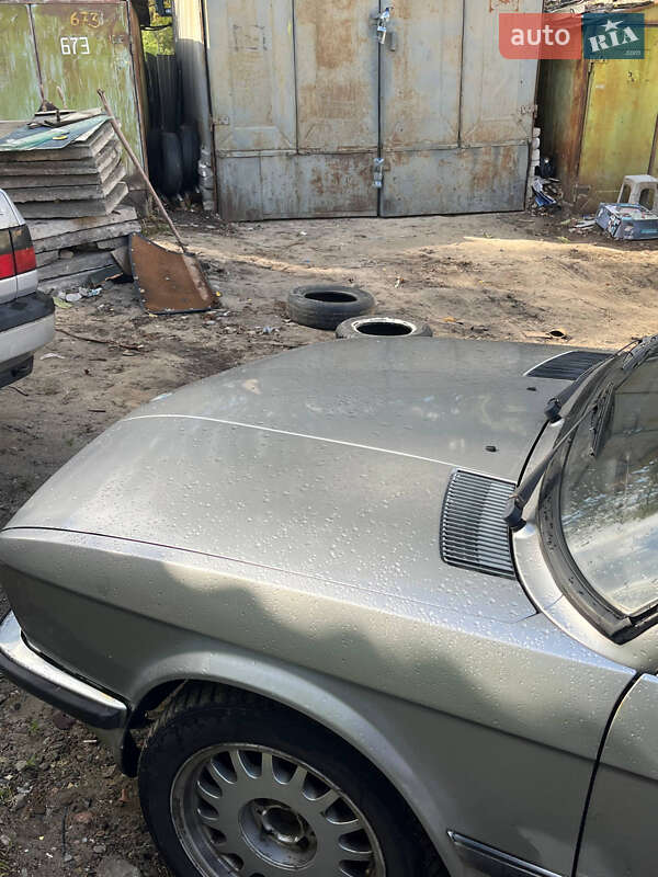 Седан BMW 5 Series 1987 в Киеве