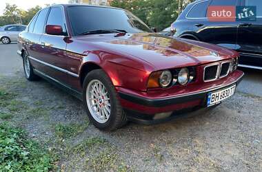 Седан BMW 5 Series 1993 в Вишневом