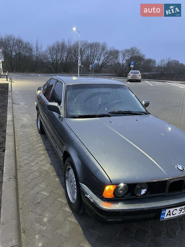 Седан BMW 5 Series 1990 в Ковеле