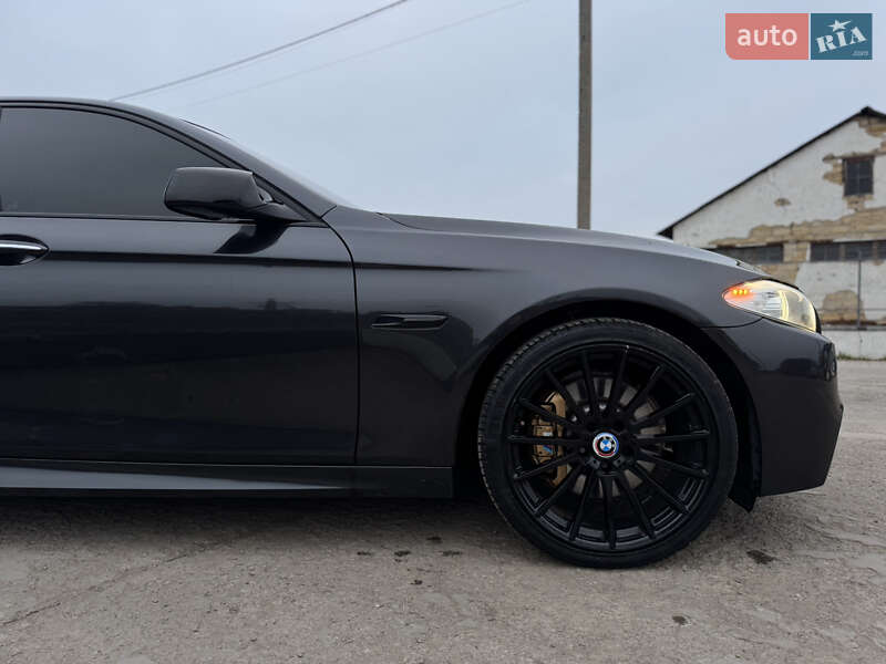 Седан BMW 5 Series 2012 в Умані