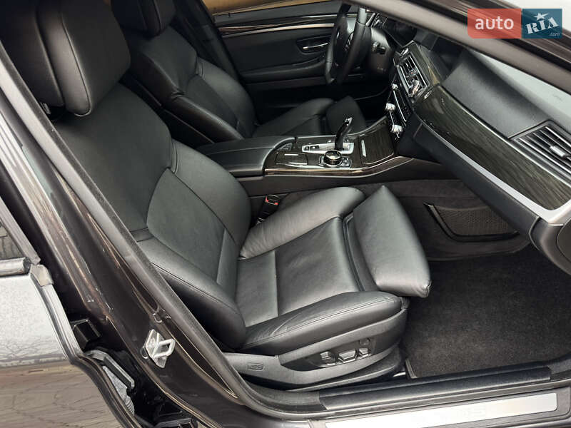 Седан BMW 5 Series 2012 в Умані