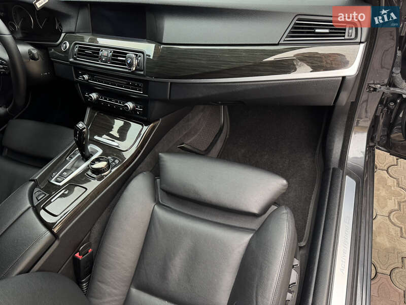 Седан BMW 5 Series 2012 в Умані