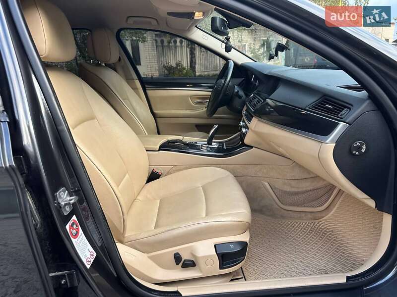 Седан BMW 5 Series 2010 в Нетешине