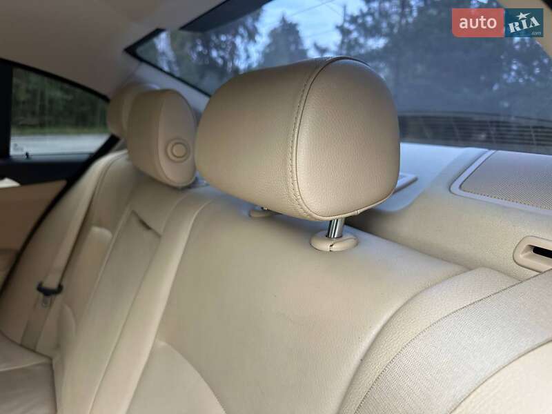 Седан BMW 5 Series 2010 в Нетешине