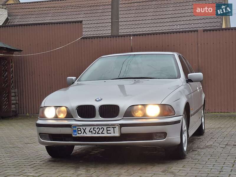 Седан BMW 5 Series 2000 в Черновцах