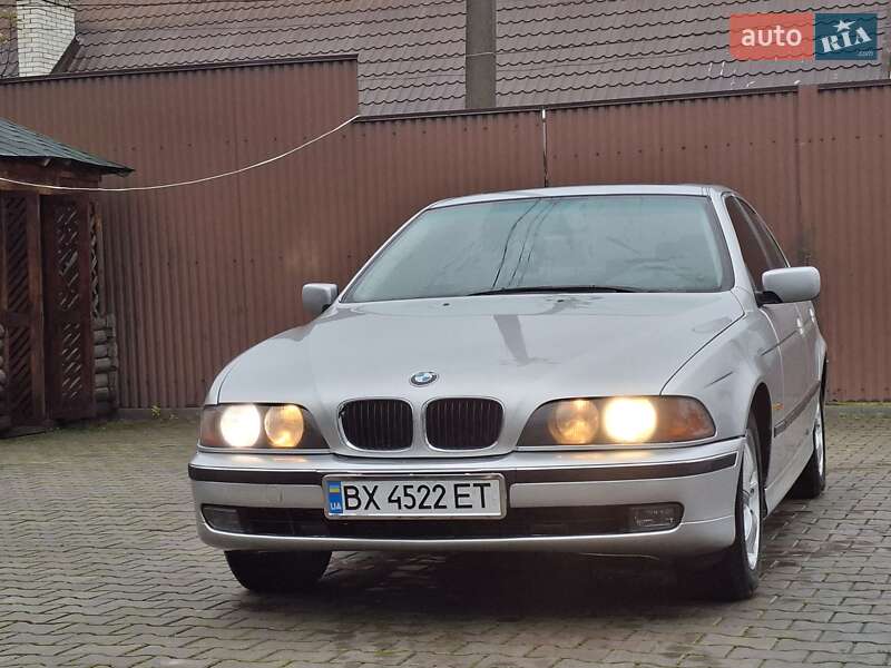 Седан BMW 5 Series 2000 в Черновцах