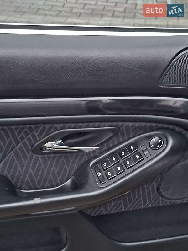 Седан BMW 5 Series 2000 в Черновцах