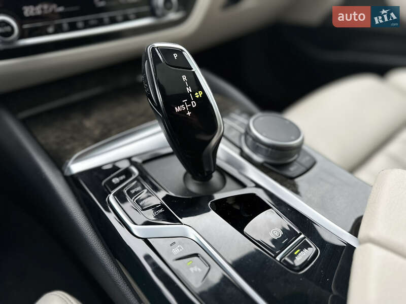 Седан BMW 5 Series 2021 в Львове