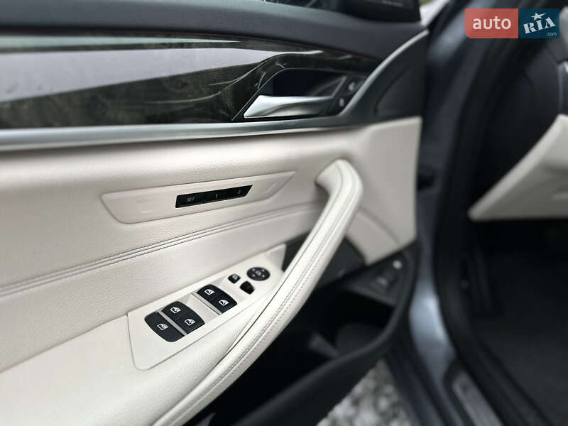 Седан BMW 5 Series 2021 в Львове