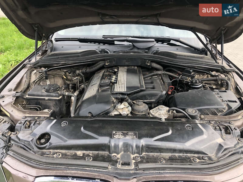 Седан BMW 5 Series 2004 в Львове