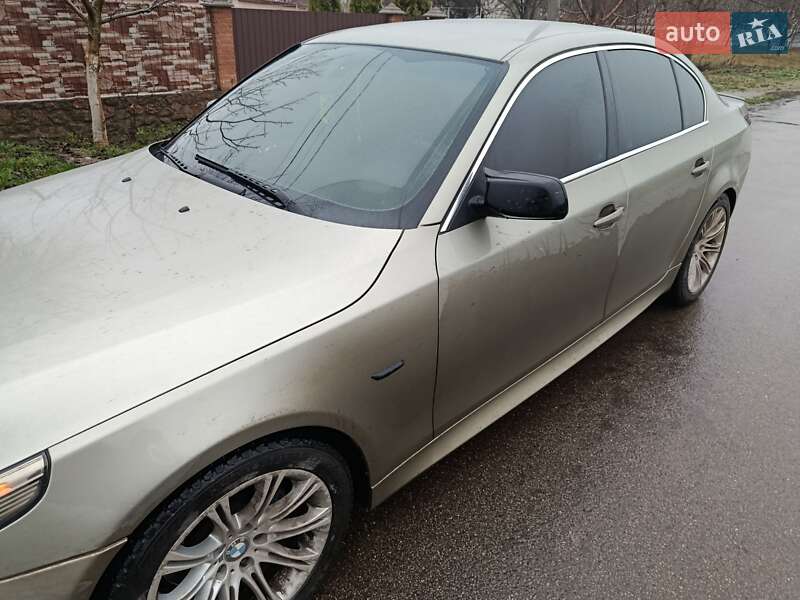 Седан BMW 5 Series 2004 в Смолином