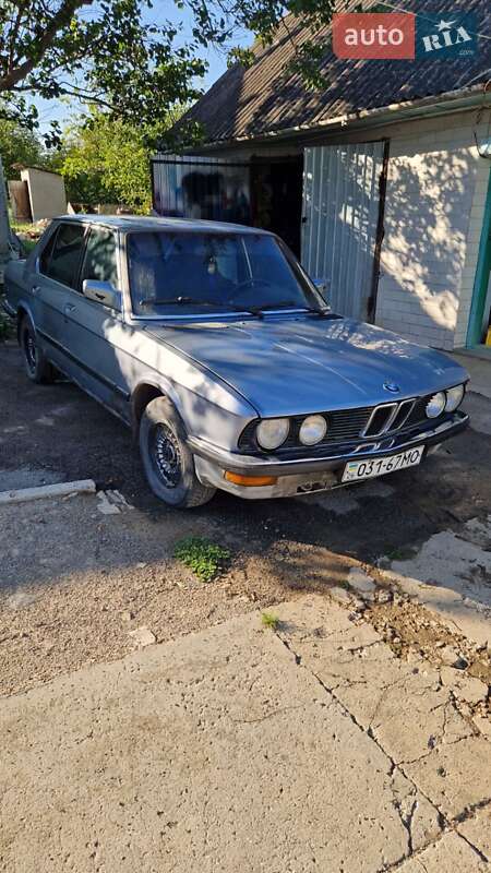 Седан BMW 5 Series 1986 в Кам'янець-Подільському