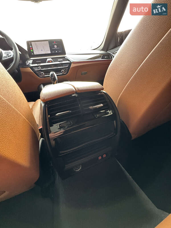 Седан BMW 5 Series 2021 в Брошневі-Облозі