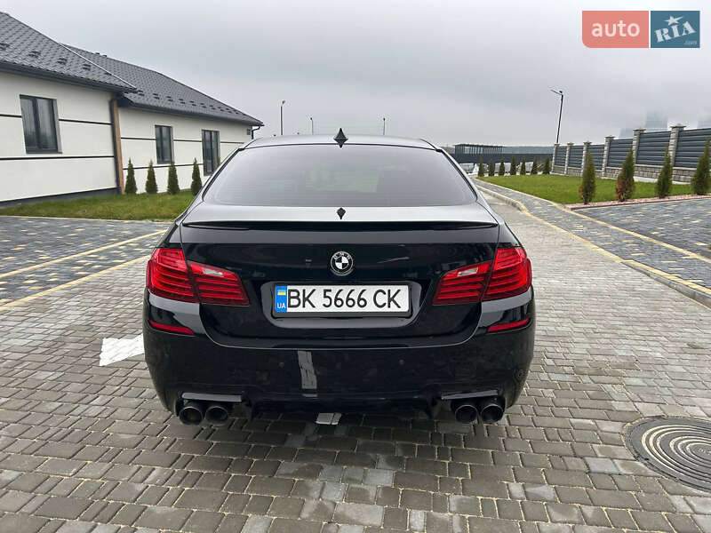 Седан BMW 5 Series 2013 в Вараше