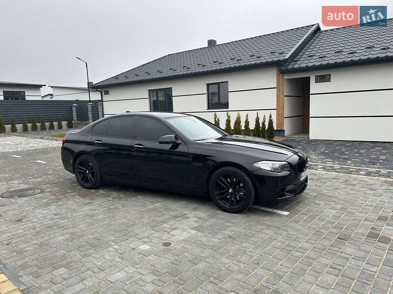 Седан BMW 5 Series 2013 в Вараше