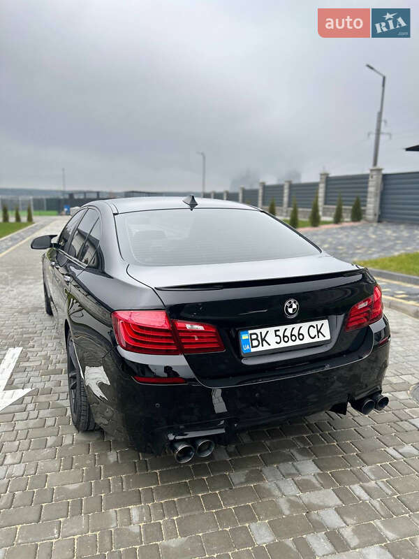 Седан BMW 5 Series 2013 в Вараше
