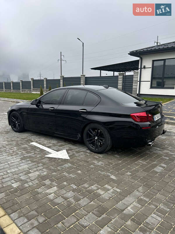 Седан BMW 5 Series 2013 в Вараше